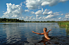 Купаться (в озере, речке, море) - фото №2
